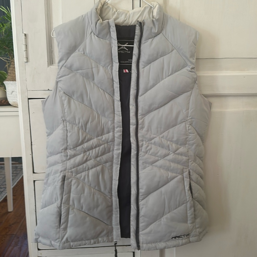 ARCTIX puffer vest size women’s medium.